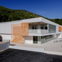 GRADSKA I ŠKOLSKA SPORTSKA DVORANA ŠIME PODUJE - Vis - arhitekt Ante Mardešić - foto Domagoj Blažević_02