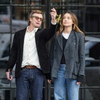 Simon Baker i Stella Baker