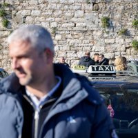 Mirni prosvjed taksista u Zadru zbog stranih radnika