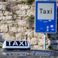 Mirni prosvjed taksista u Zadru zbog stranih radnika