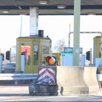 Muškarac se zabio u naplatne kućice i poginuo