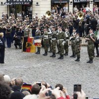 Nekadašnji francuski i njemački čelnici pred postrojenom Brigadom