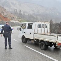 Policija zatvorila cestu zbog odrona kamenja kod Makarske