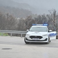 Policija zatvorila cestu zbog odrona kamenja kod Makarske