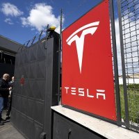 Tesla - zapaljeni automobili u Rimu