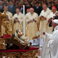 Papa Franjo predvodio polnoćku u Bazilici sv. Petra u Vatikanu (13)