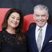 Pierce Brosnan i Keely Shaye Smith