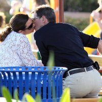 Pierce Brosnan i Keely Shaye Smith