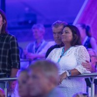 Pierce Brosnan i Keely Shaye Smith