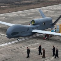 Sjevernokorejski čelnik Kim Jong-un u inspekciji drona Saebyeol-4