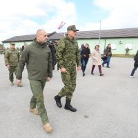 Ivan Anušić u posjetu vojnom poligonu na Slunju