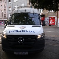 Uskok privodi osumnjičene u narkolancu