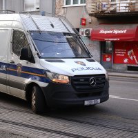 Uskok privodi osumnjičene u narkolancu