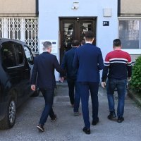 Zgrada u kojoj živi Mile Kekin koji je jutros navodno uhićen gdje je u tijeku pretraga istražitelja