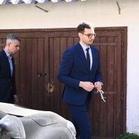 Zgrada u kojoj živi Mile Kekin koji je jutros navodno uhićen gdje je u tijeku pretraga istražitelja