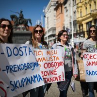 Zagreb: Veliki prosvjed vrtićkih odgojitelja na glavnom Trgu pod nazivom 'Nevidljivi smo sustavu"