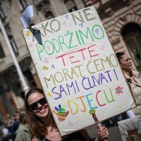 Zagreb: Veliki prosvjed vrtićkih odgojitelja na glavnom Trgu pod nazivom 'Nevidljivi smo sustavu"