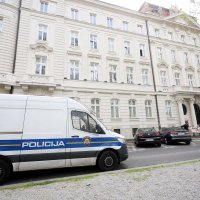 Privođenje aktivista ispred MVEP-a