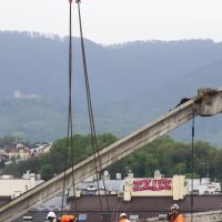 Završni radovi na uklanjanju krovne konstrukcije na Domu sportova