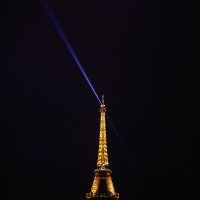 Eiffelov toranj u mraku