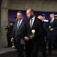 Državni vrh odao počast žrtvama logora u Jasenovcu