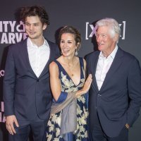 Richard Gere sa sinom Homerom i suprugom Alejandrom