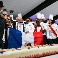 Kolač s jagodama dug gotovo 122 metra