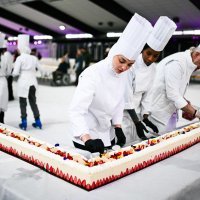 Kolač s jagodama dug gotovo 122 metra