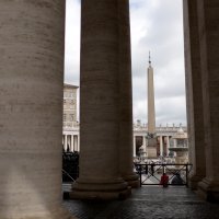 Trg sv. Petra pun vjernika koji čekaju u redu kako bi se poklonili papi Franji