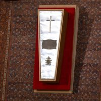 Zatvaranje lijesa pape Franje