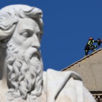 Vatikanski radnici postavili dimnjak