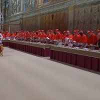Kardinali u procesiji ulaze u Sikstinsku kapelu