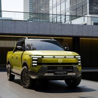 Nissan Frontier Pro plug-in hibrid pick-up i elegantna N7 limuzina