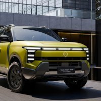 Nissan Frontier Pro plug-in hibrid pick-up i elegantna N7 limuzina