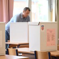 Prvi građani na biralištima u Hrvatskoj