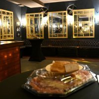 U stožeru Pavla Kalinića u diskoteci Saloon poslužena je klasična mesna plata