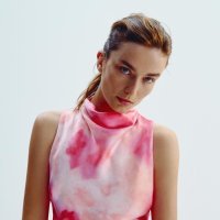 Zara: Cvjetna haljina tie-dye uzorka