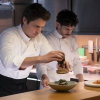 Lucas Bravo u seriji 'Emily u Parizu'