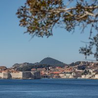 Pogled na Dubrovnik s plaže Sveti Jakov