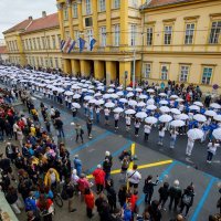 Osječki maturanti za kraj škole tradicionalno plesu Quadrillu