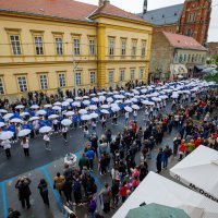 Osječki maturanti za kraj škole tradicionalno plesu Quadrillu
