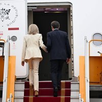 Emmanuel i Brigitte Macron napuštaju Vijetnam