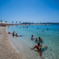 Gužva na splitskoj plaži Kašjuni