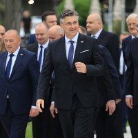 Andrej Plenković i Gordan Jandroković položili vijence kod Spomenika domovini povodom Dana državnosti