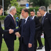 Andrej Plenković i Gordan Jandroković položili vijence kod Spomenika domovini povodom Dana državnosti