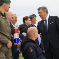 Andrej Plenković i Gordan Jandroković položili vijence kod Spomenika domovini povodom Dana državnosti