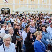 Misu ispred katedrale predvodio je kardinal Josip Bozanić