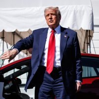 Donald Trump kupio auto Teslu