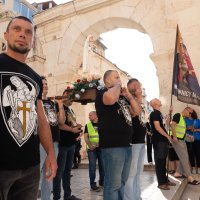 Molitelji i turisti u Splitu