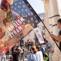 Molitelji i turisti u Splitu